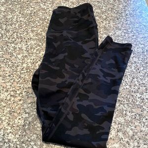 Danskin camo black leggings, SMALL athletic pants EUC